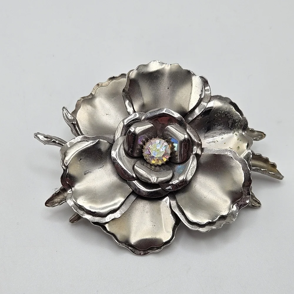 VINTAGE Matte Silver Tone 3D Flower Large Brooch Pin Rhinestone Accent